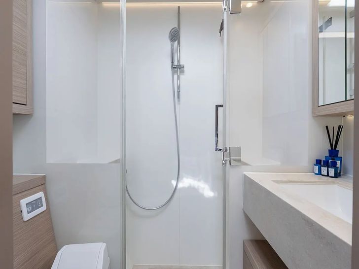 ARTISAN Lagoon 55 - cabin bathroom ARTISAN Lagoon 55 - cabin bathroom