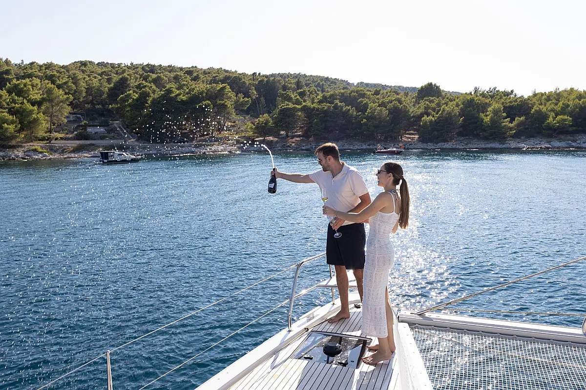 Charter Yacht ARTISAN - Lagoon 55 - 5 Cabins - Split - Dubrovnik - Hvar - Croatia