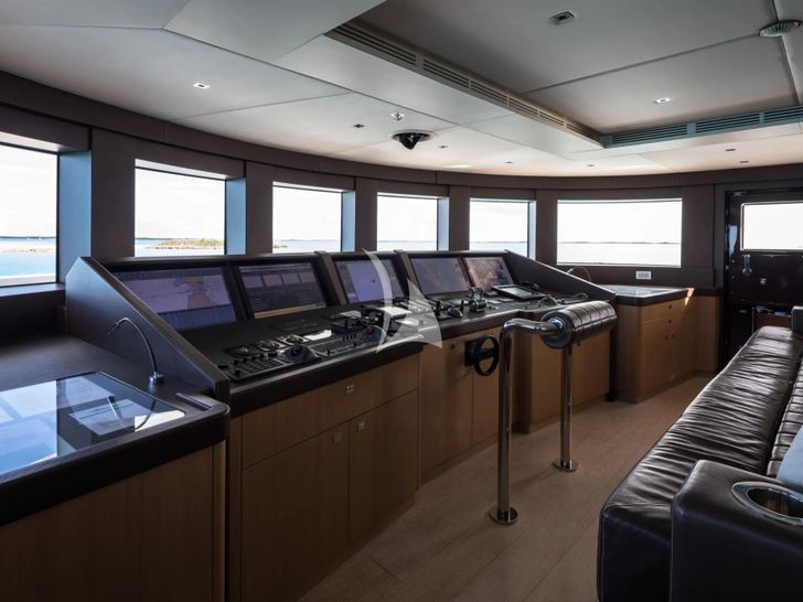 ARTISAN Benetti 63m - cockpit ARTISAN Benetti 63m - cockpit