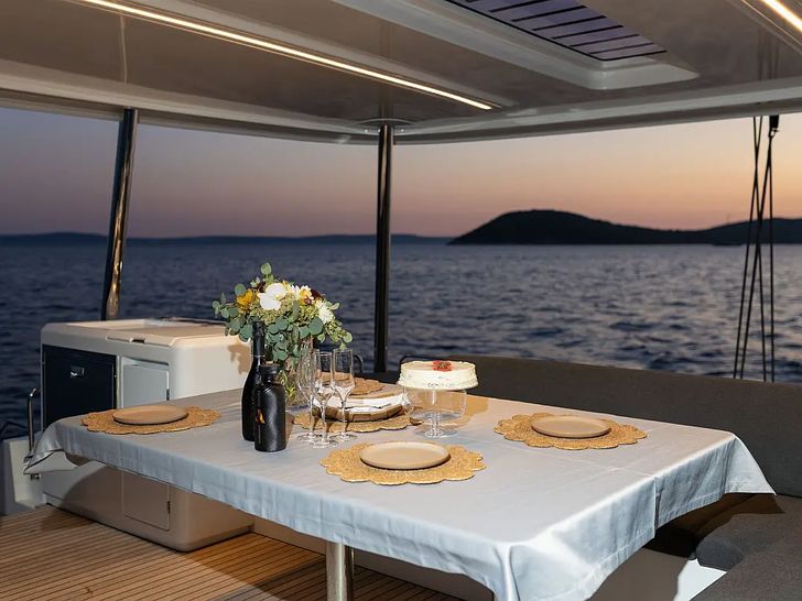 ARTISAN Lagoon 55 - flybridge romantic dinner set up ARTISAN Lagoon 55 - flybridge romantic dinner set up