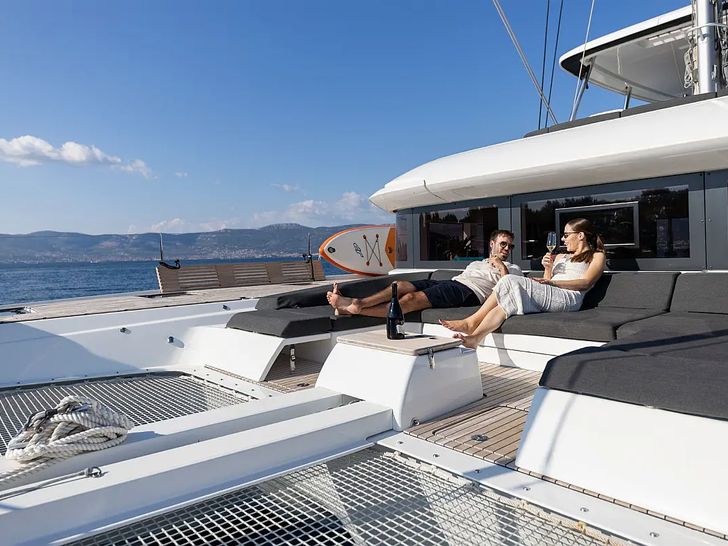ARTISAN Lagoon 55 - foredeck lounge ARTISAN Lagoon 55 - foredeck lounge