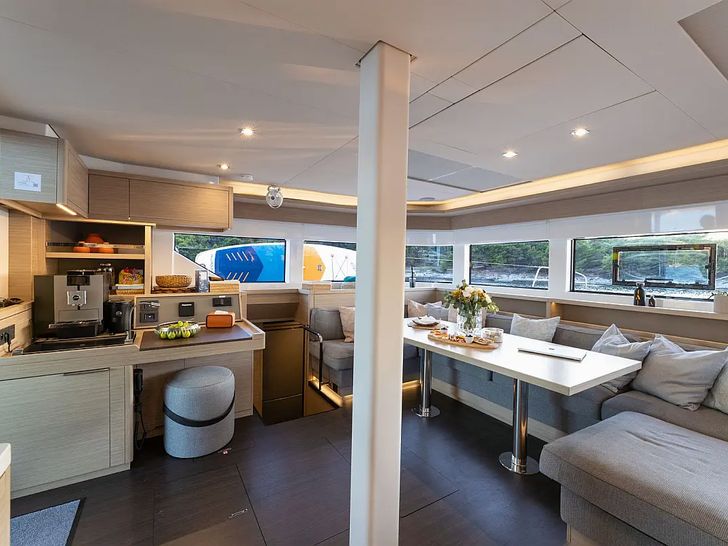 ARTISAN Lagoon 55 - saloon ARTISAN Lagoon 55 - saloon