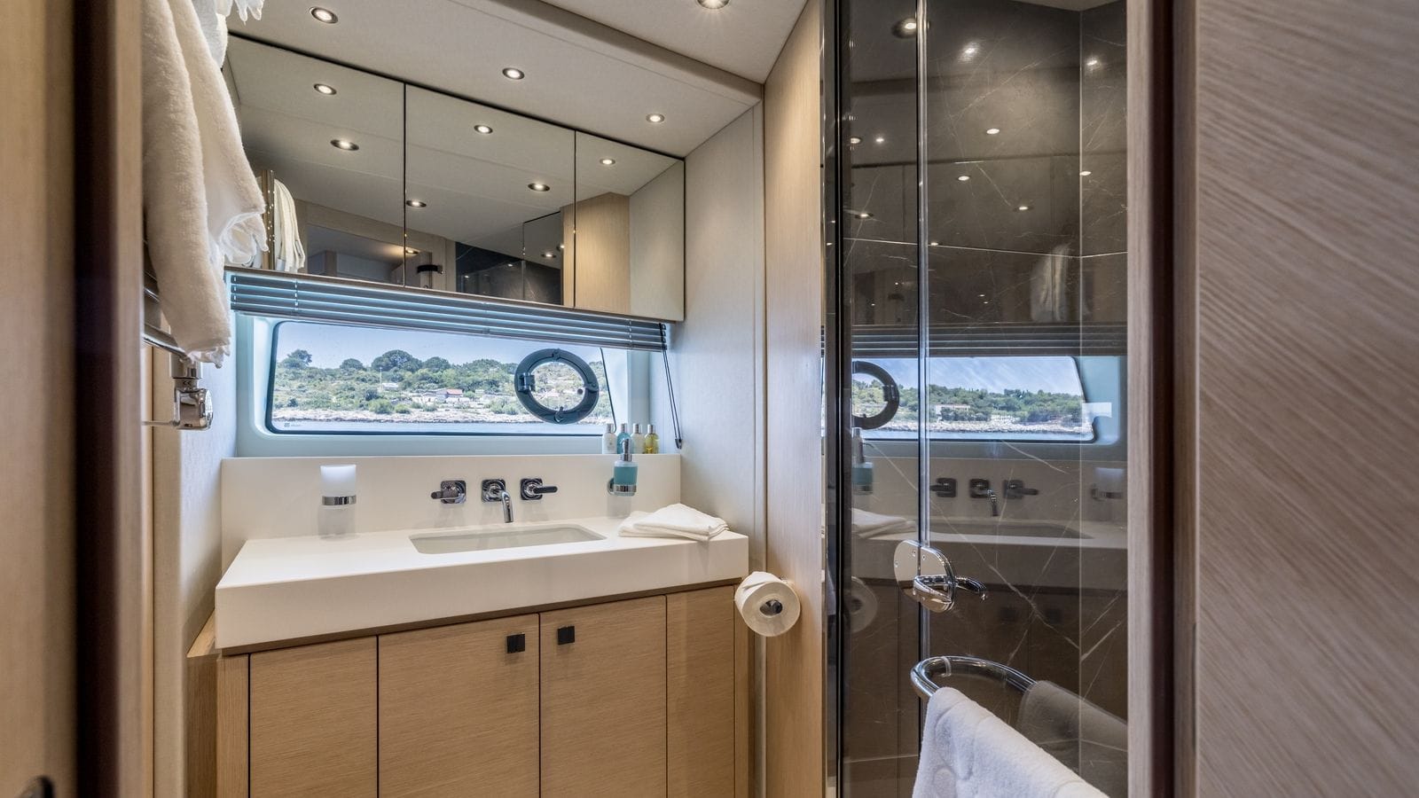Charter Yacht ASCEND - Sunseeker 23m - 4 Cabins - Split - Dubrovnik - Hvar - Croatia