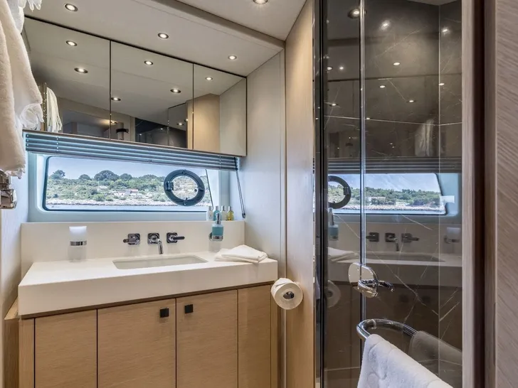 ASCEND Sunseeker 23m - VIP cabin 1 bathroom ASCEND Sunseeker 23m - VIP cabin 1 bathroom
