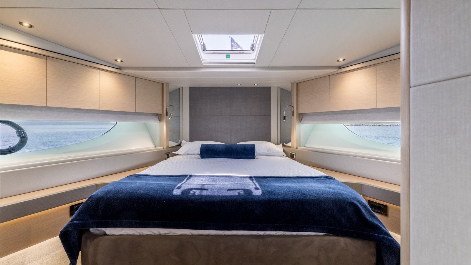Charter Yacht ASCEND - Sunseeker 23m - 4 Cabins - Split - Dubrovnik - Hvar - Croatia