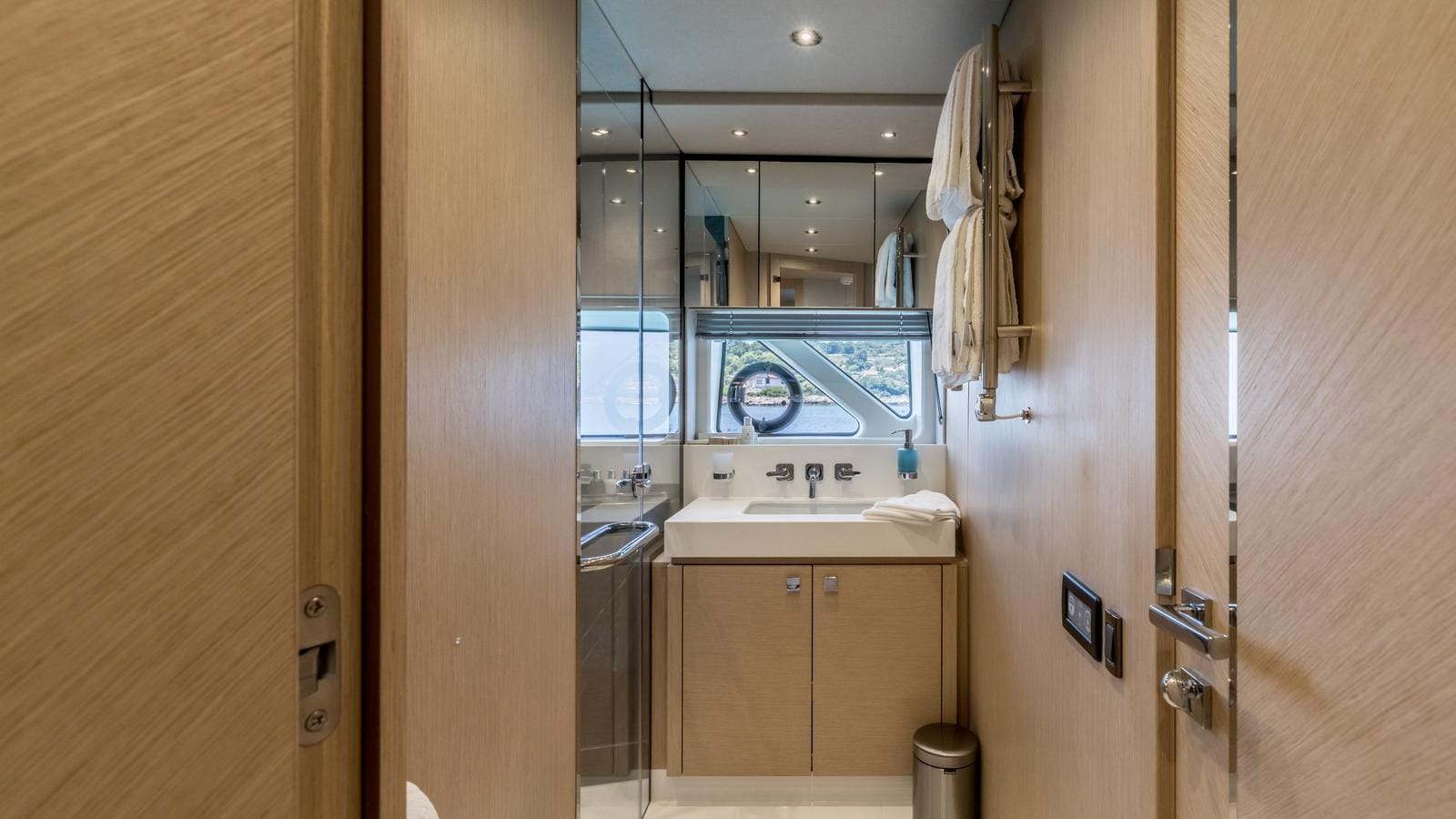 Charter Yacht ASCEND - Sunseeker 23m - 4 Cabins - Split - Dubrovnik - Hvar - Croatia