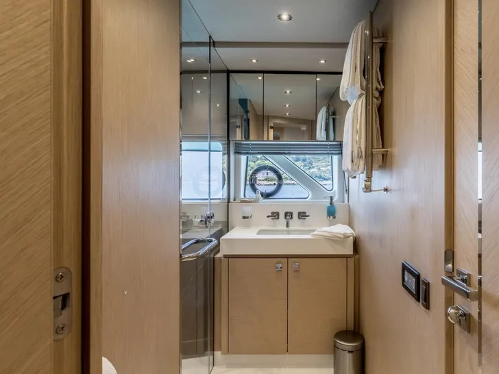 ASCEND Sunseeker 23m - VIP cabin 2 bathroom ASCEND Sunseeker 23m - VIP cabin 2 bathroom