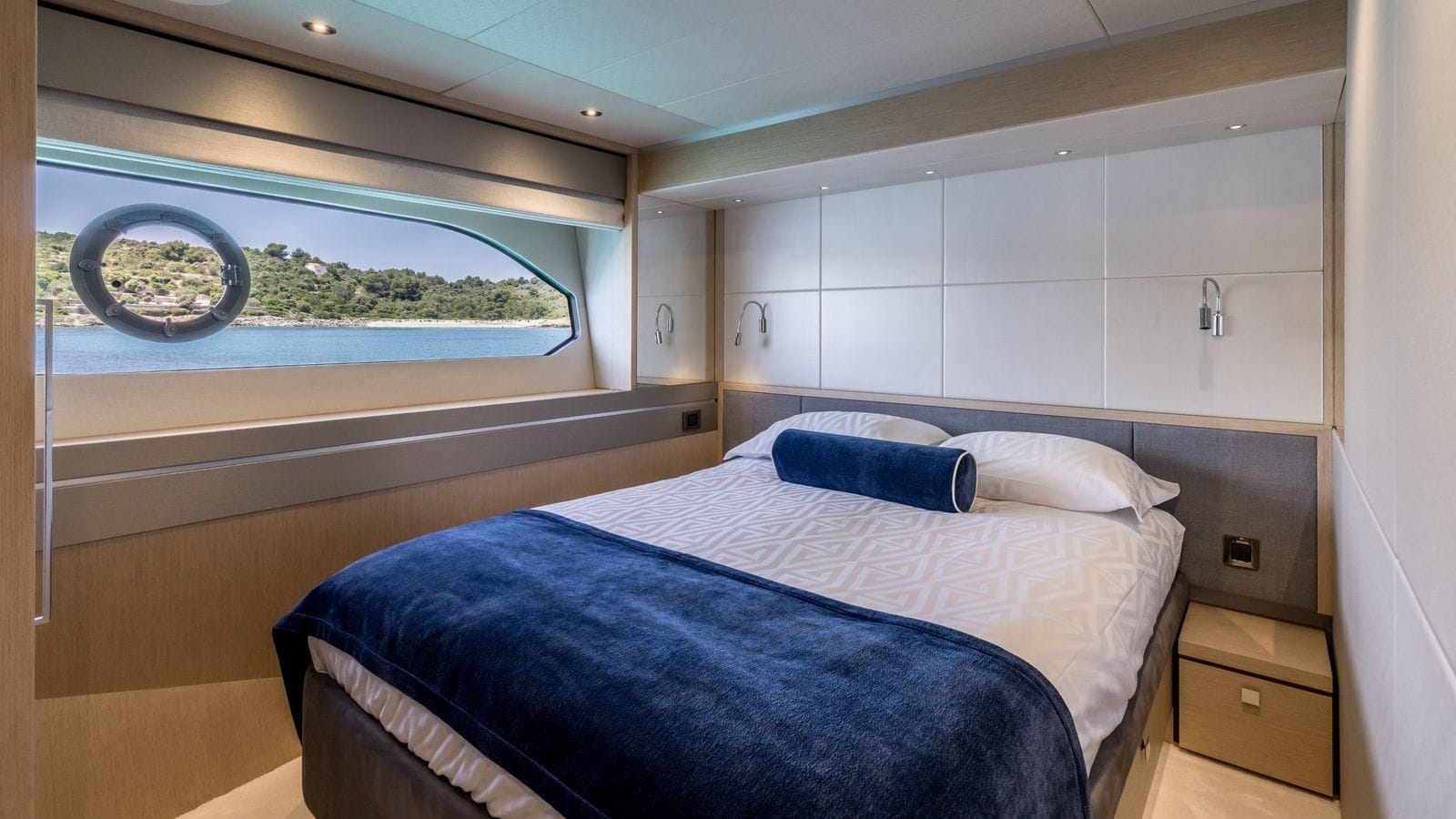 Charter Yacht ASCEND - Sunseeker 23m - 4 Cabins - Split - Dubrovnik - Hvar - Croatia