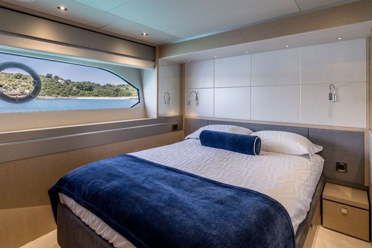 Charter Yacht ASCEND - Sunseeker 23m - 4 Cabins - Split - Dubrovnik - Hvar - Croatia