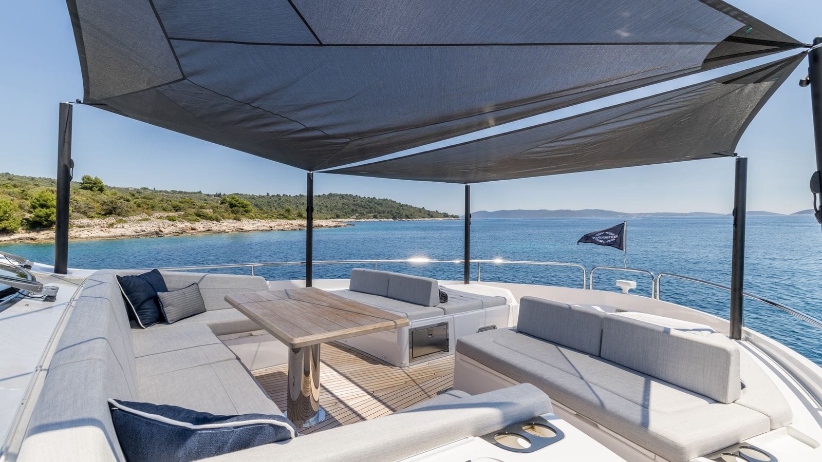 Charter Yacht ASCEND - Sunseeker 23m - 4 Cabins - Split - Dubrovnik - Hvar - Croatia