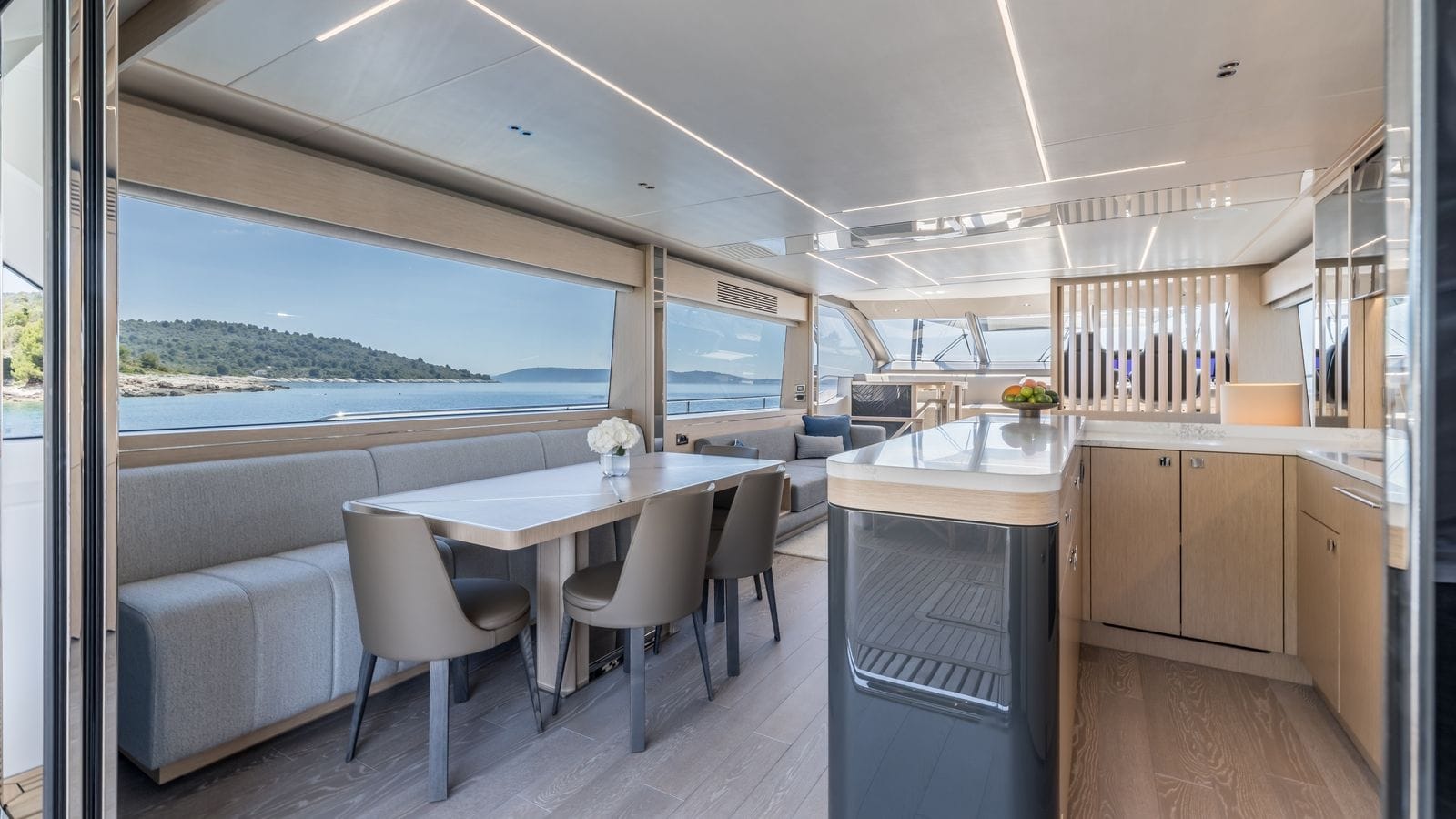 Charter Yacht ASCEND - Sunseeker 23m - 4 Cabins - Split - Dubrovnik - Hvar - Croatia