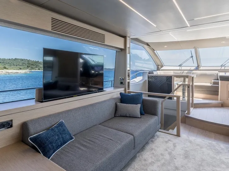 ASCEND Sunseeker 23m - main salon TV lounge ASCEND Sunseeker 23m - main salon TV lounge