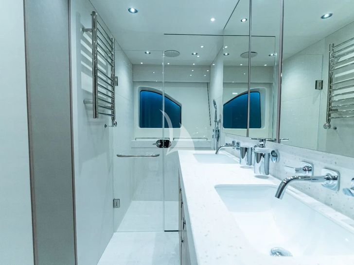 ASCEND Sunseeker 23m - master cabin bathroom ASCEND Sunseeker 23m - master cabin bathroom