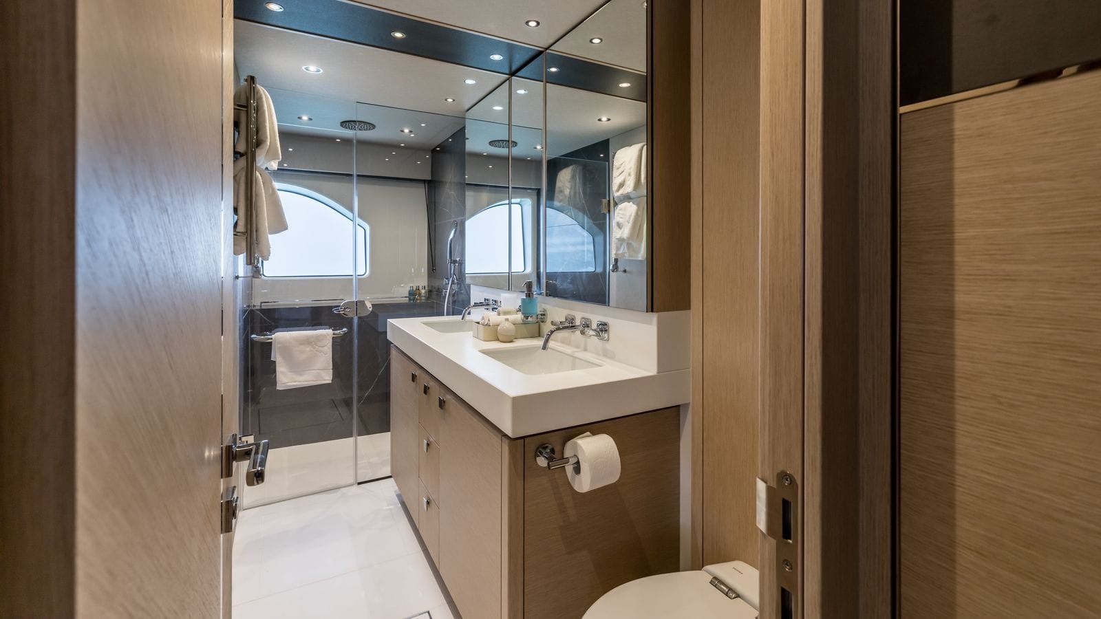Charter Yacht ASCEND - Sunseeker 23m - 4 Cabins - Split - Dubrovnik - Hvar - Croatia