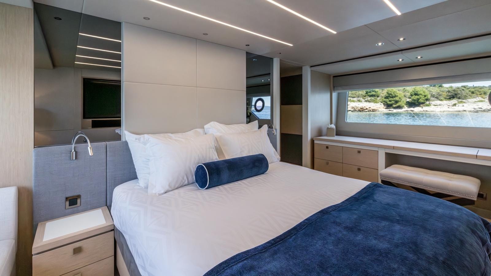 Charter Yacht ASCEND - Sunseeker 23m - 4 Cabins - Split - Dubrovnik - Hvar - Croatia