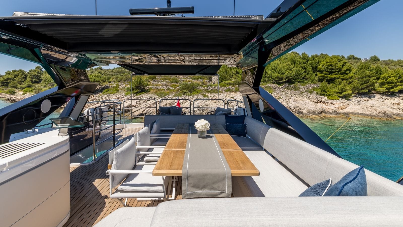 Charter Yacht ASCEND - Sunseeker 23m - 4 Cabins - Split - Dubrovnik - Hvar - Croatia