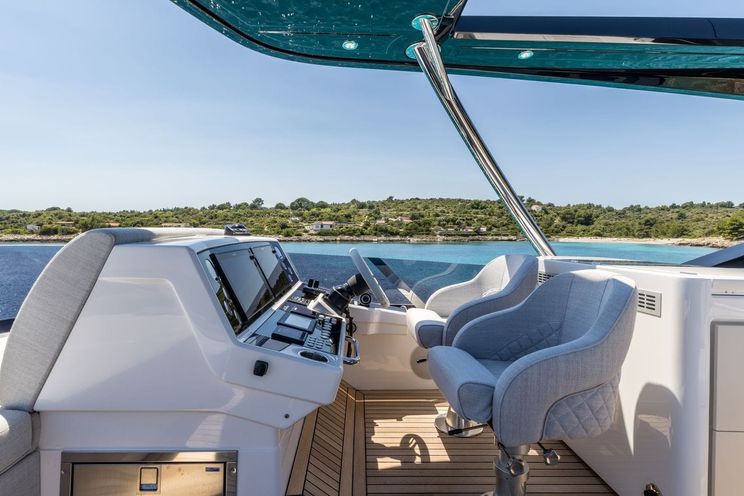 Charter Yacht ASCEND - Sunseeker 23m - 4 Cabins - Split - Dubrovnik - Hvar - Croatia