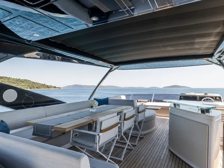 ASCEND Sunseeker 23m - sundeck mini bar and alfresco dining area ASCEND Sunseeker 23m - sundeck mini bar and alfresco dining area