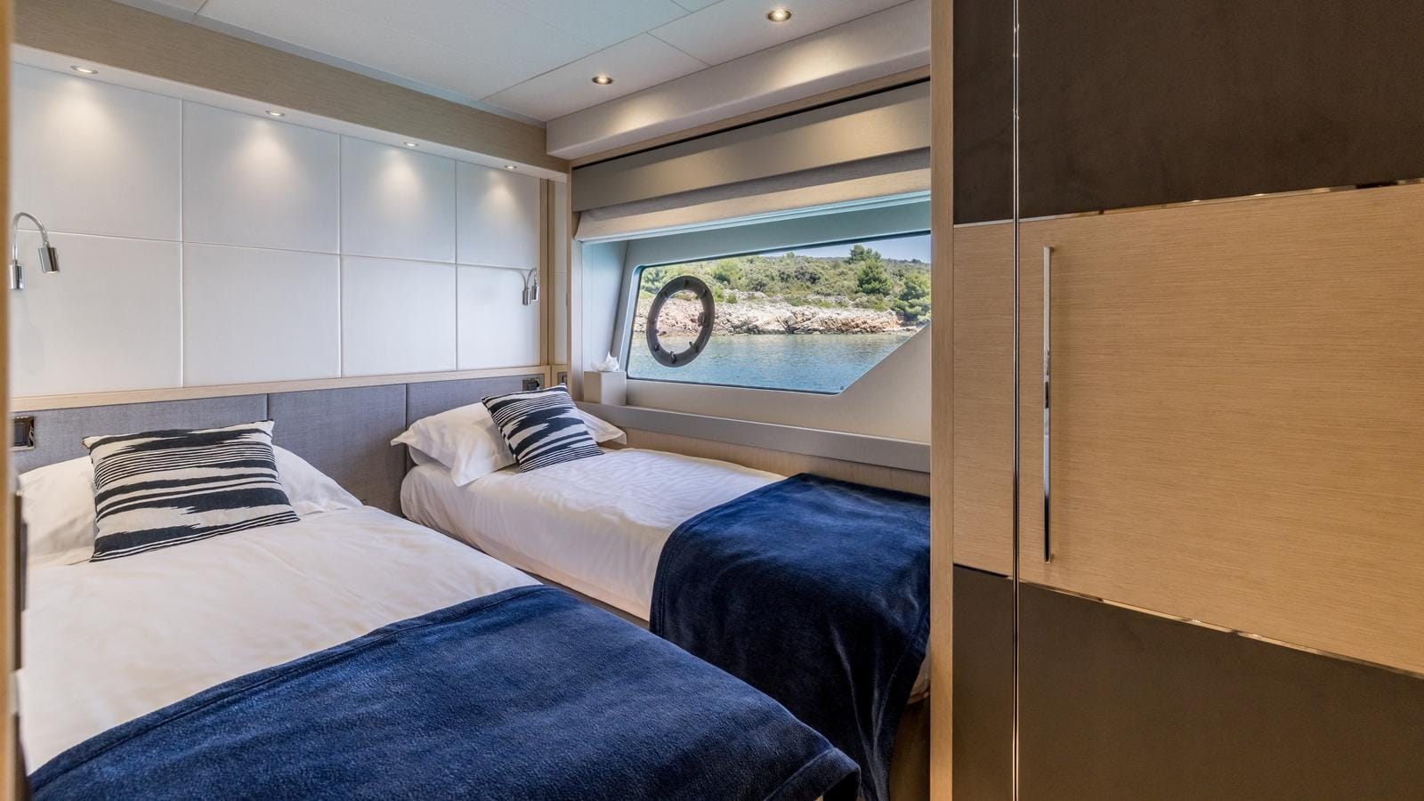 Charter Yacht ASCEND - Sunseeker 23m - 4 Cabins - Split - Dubrovnik - Hvar - Croatia
