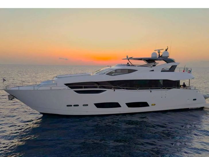 ACCIDENTAL SUCCESS II Sunseeker 95 - anchored under the sunset ACCIDENTAL SUCCESS II Sunseeker 95 - anchored under the sunset