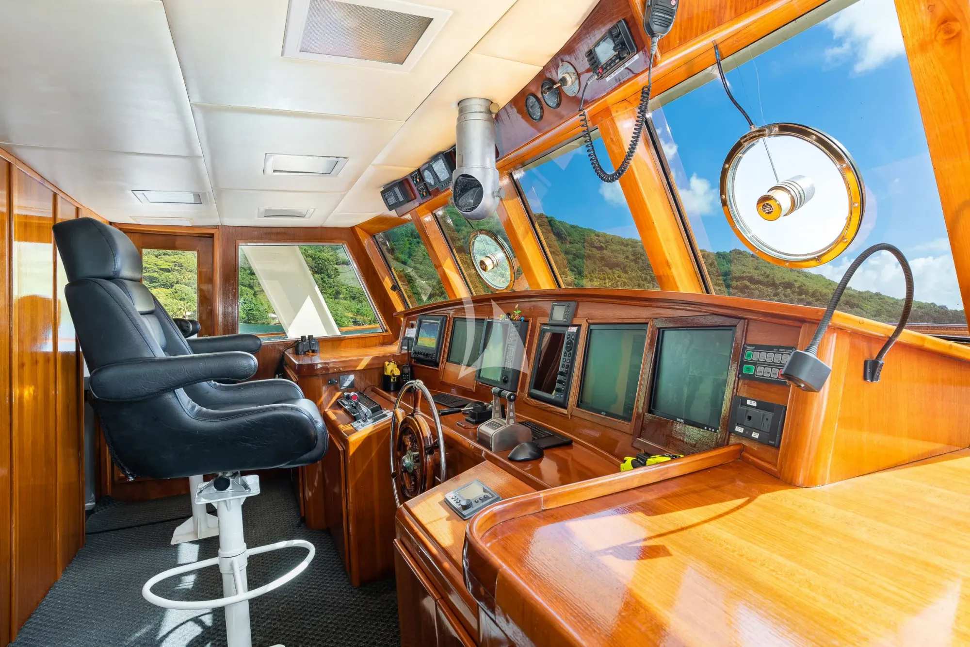 ASKARI Sermons 32m - cockpit