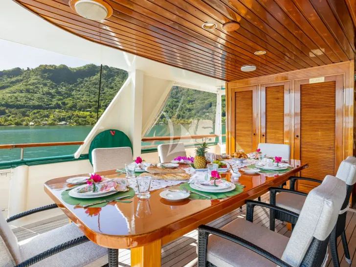 ASKARI Sermons 32m - main aft deck alfresco dining area ASKARI Sermons 32m - main aft deck alfresco dining area