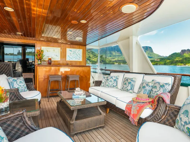 ASKARI Sermons 32m - main aft deck bar lounge ASKARI Sermons 32m - main aft deck bar lounge
