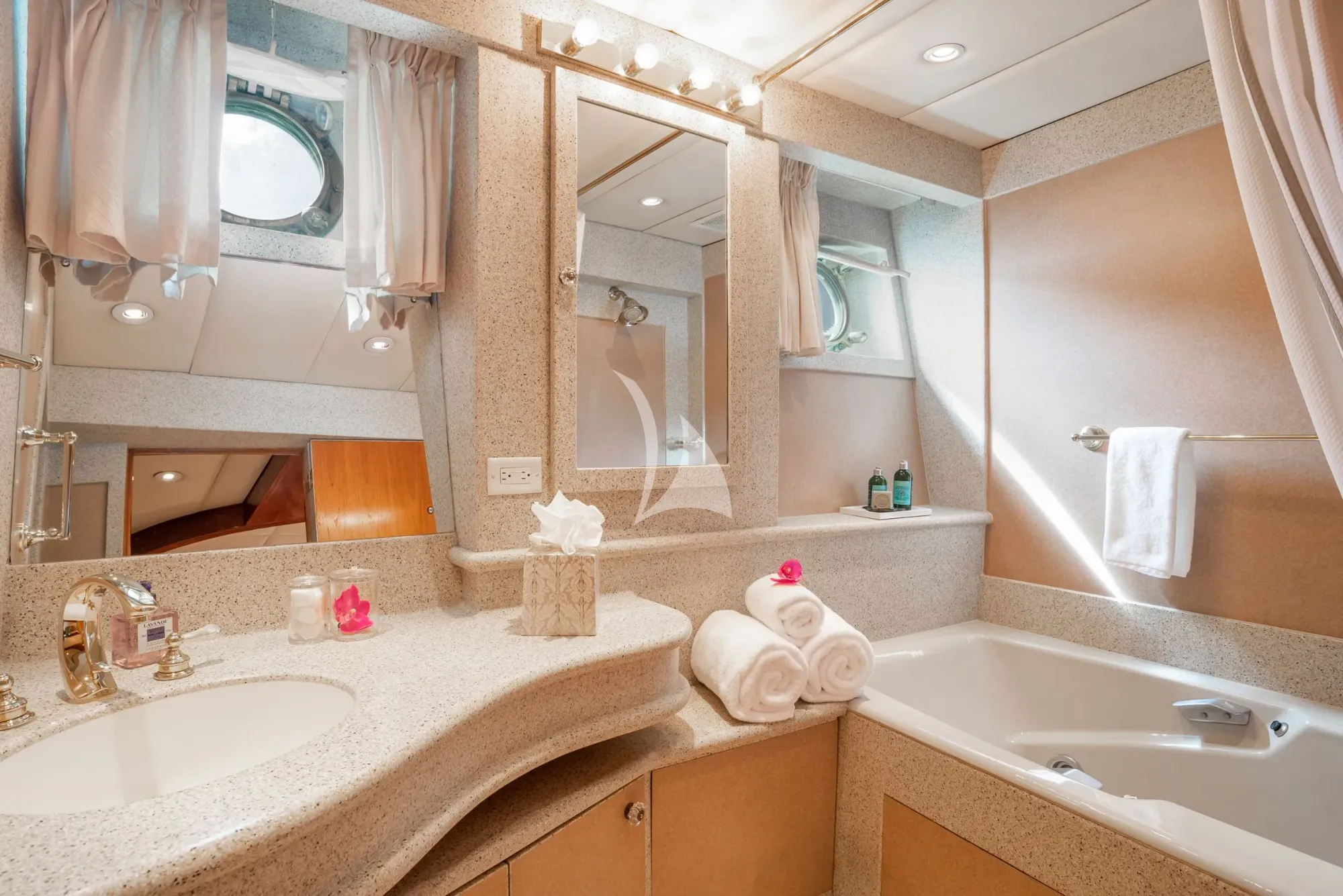 ASKARI Sermons 32m - master cabin bathroom