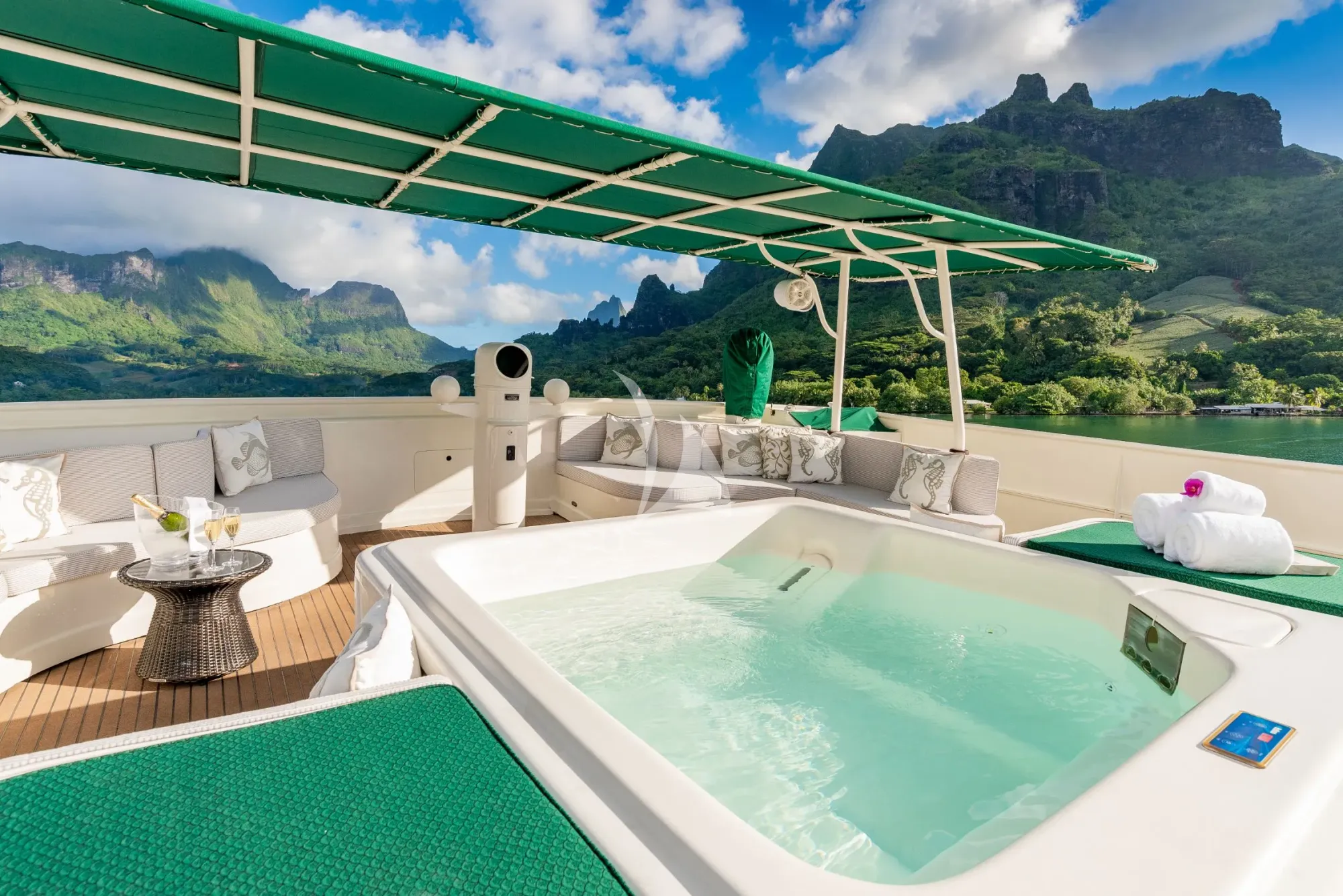 ASKARI Sermons 32m - sundeck jacuzzi