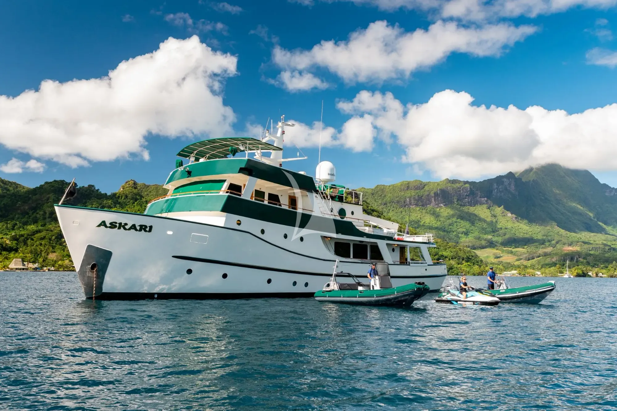 ASKARI Sermons 32m - with the tender and jet ski