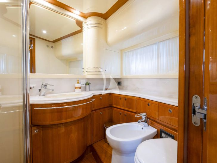 ASTARTE Ferretti 83 - VIP cabin bathroom ASTARTE Ferretti 83 - VIP cabin bathroom