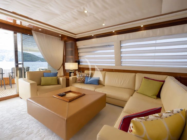ASTARTE Ferretti 83 - main saloon lounge ASTARTE Ferretti 83 - main saloon lounge