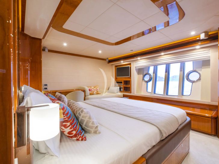 ASTARTE Ferretti 83 - master cabin ASTARTE Ferretti 83 - master cabin