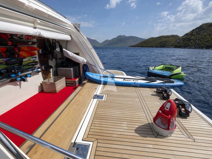 ASTARTE Ferretti 83 - swim platform and water toys garage ASTARTE Ferretti 83 - swim platform and water toys garage