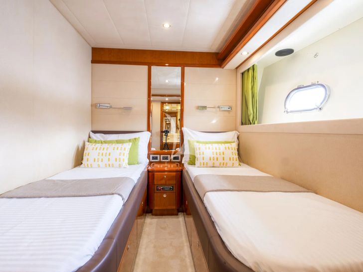 ASTARTE Ferretti 83 - twin cabin 2 ASTARTE Ferretti 83 - twin cabin 2