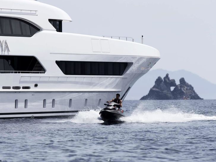 ASYA Heesen 74m action shot