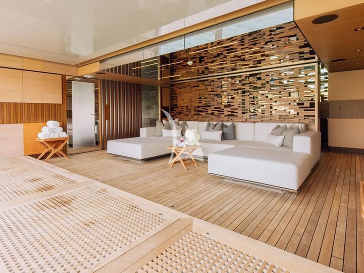 ATLAS Lurssen 74m - beach club ATLAS Lurssen 74m - beach club