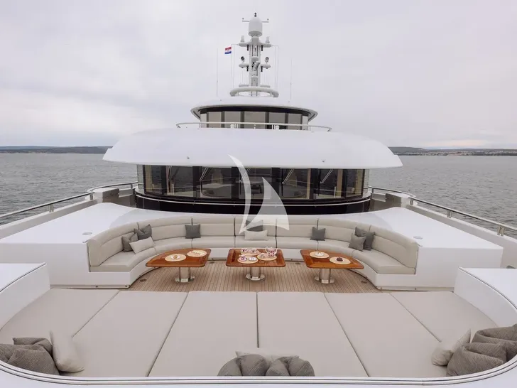 ATLAS Lurssen 74m - foredeck lounge and bronzing area ATLAS Lurssen 74m - foredeck lounge and bronzing area