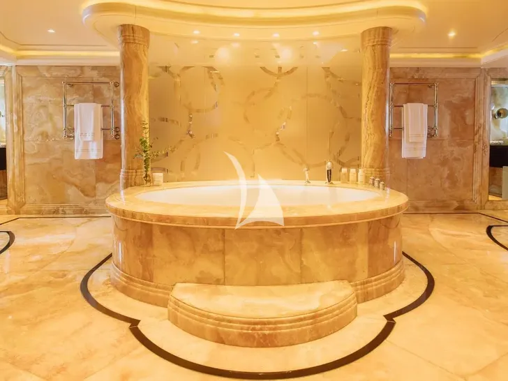 ATLAS Lurssen 74m - master cabin jacuzzi ATLAS Lurssen 74m - master cabin jacuzzi