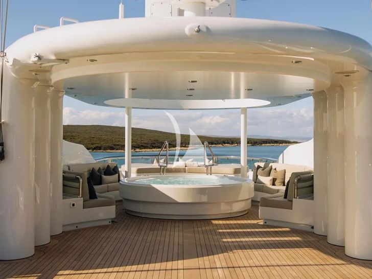 ATLAS Lurssen 74m - sun deck jacuzzi ATLAS Lurssen 74m - sun deck jacuzzi