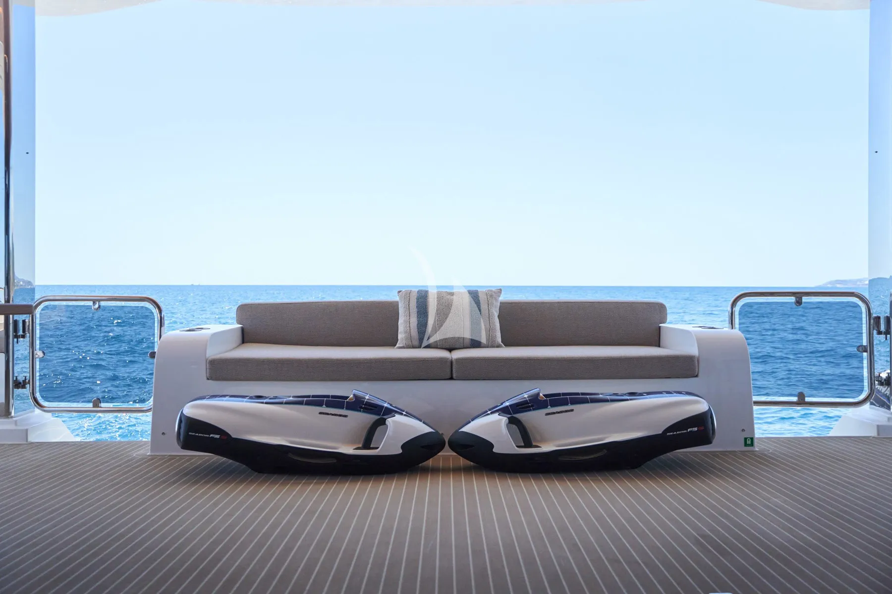 Charter Yacht ATRAVERSIA - VisionF E-Cat 80 - 4 Cabins - Cannes - St Tropez - Nice - Antibes - French Riviera