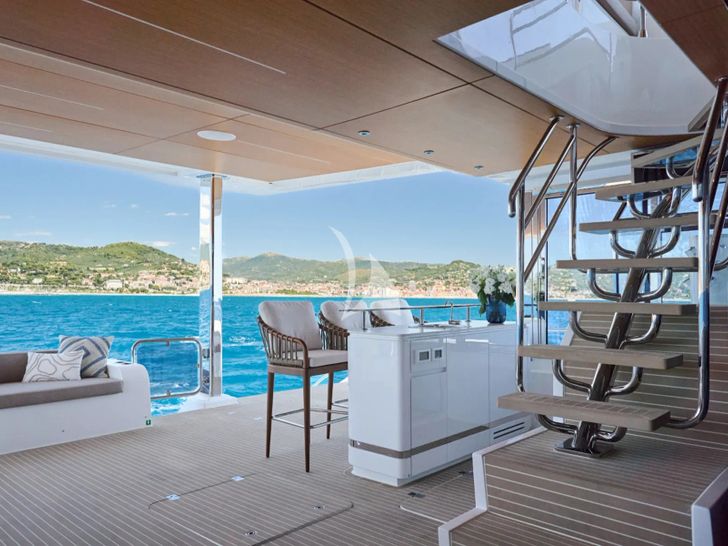 ATRAVERSIA Silent Yacht Bar ATRAVERSIA Silent Yacht Bar