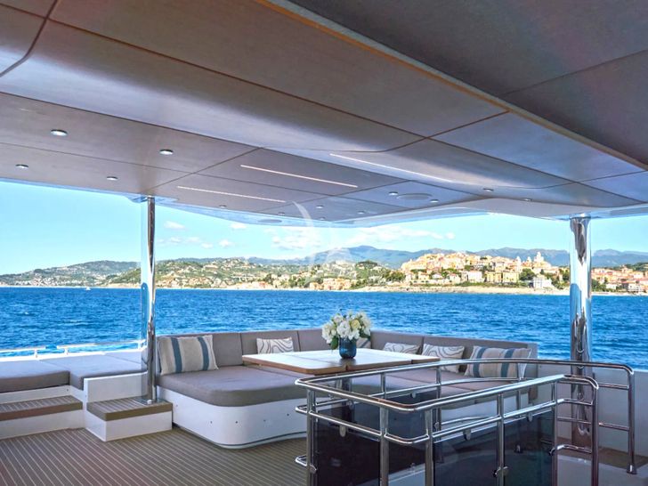 ATRAVERSIA Silent Yacht Fly Aft ATRAVERSIA Silent Yacht Fly Aft