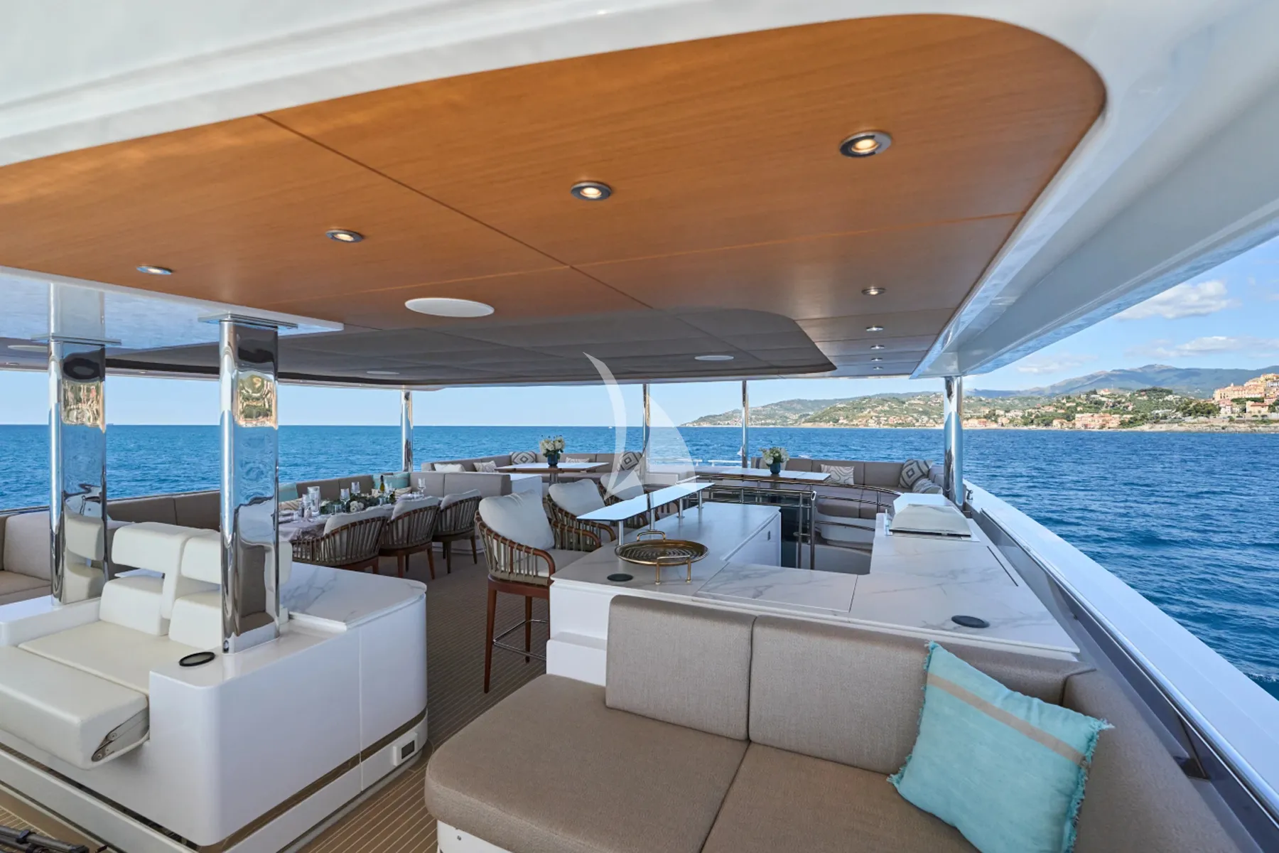 Charter Yacht ATRAVERSIA - VisionF E-Cat 80 - 4 Cabins - Cannes - St Tropez - Nice - Antibes - French Riviera
