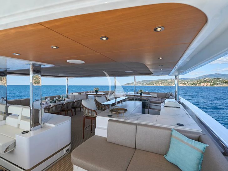 ATRAVERSIA Silent Yacht Flybridge Bar ATRAVERSIA Silent Yacht Flybridge Bar