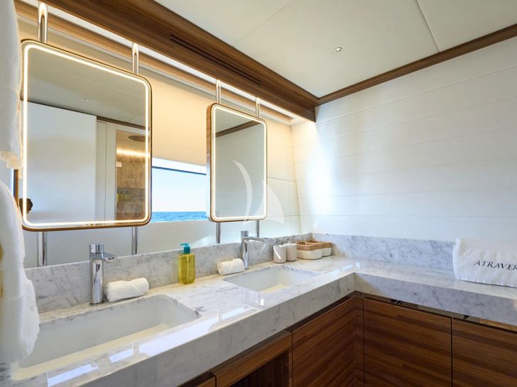 ATRAVERSIA Silent Yacht Master Bathroom ATRAVERSIA Silent Yacht Master Bathroom