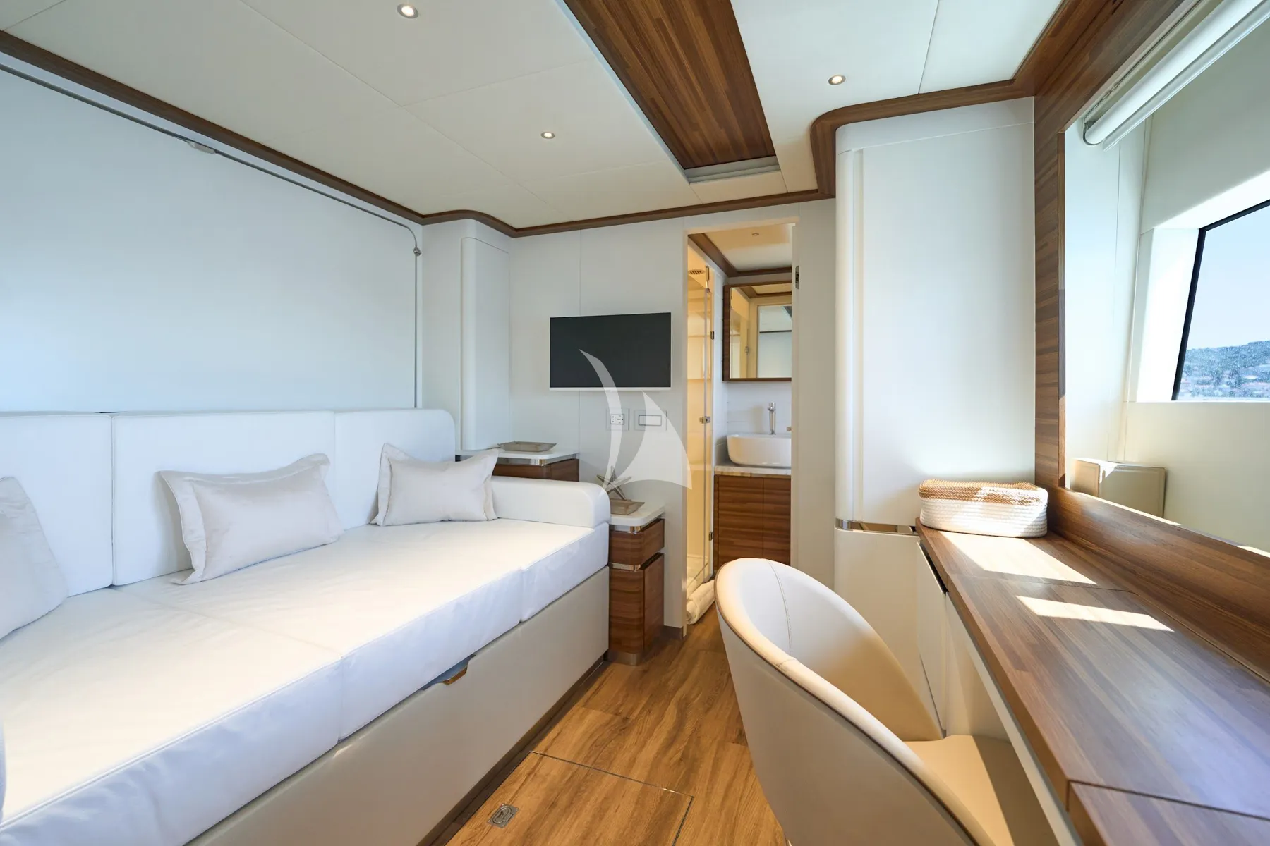 Charter Yacht ATRAVERSIA - VisionF E-Cat 80 - 4 Cabins - Cannes - St Tropez - Nice - Antibes - French Riviera