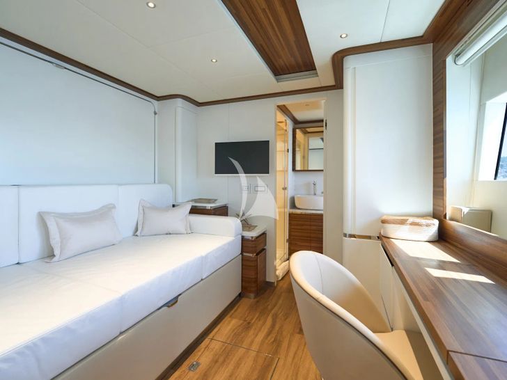 ATRAVERSIA Silent Yacht Owner Office ATRAVERSIA Silent Yacht Owner Office