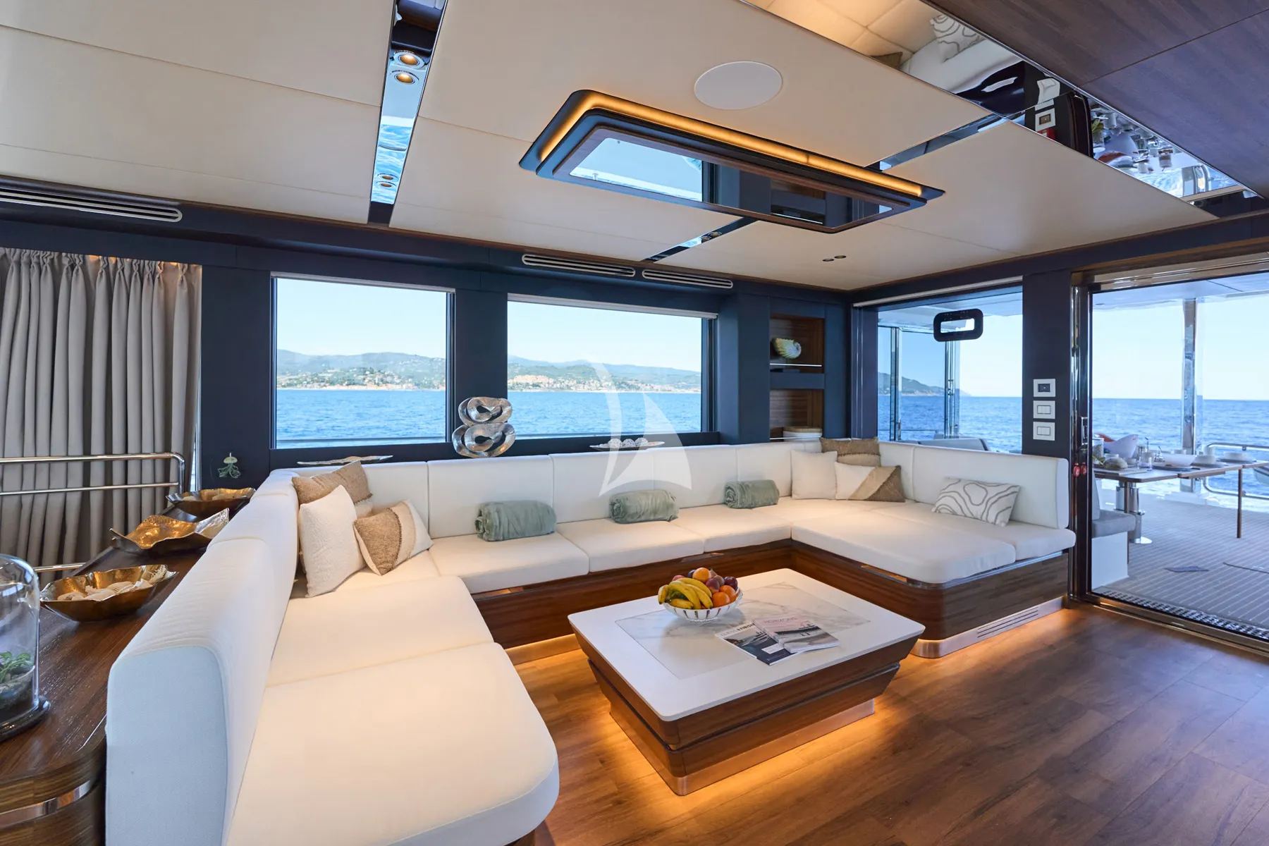 Charter Yacht ATRAVERSIA - VisionF E-Cat 80 - 4 Cabins - Cannes - St Tropez - Nice - Antibes - French Riviera