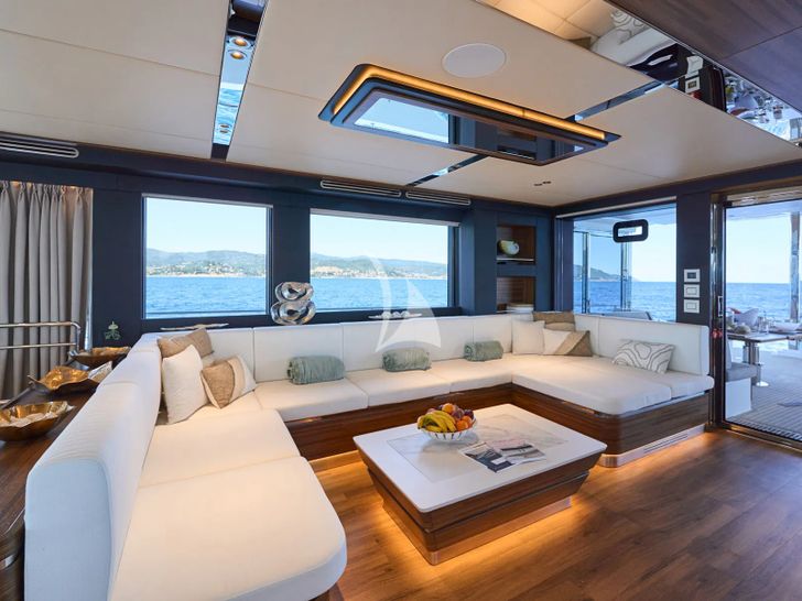 ATRAVERSIA Silent Yacht Saloon ATRAVERSIA Silent Yacht Saloon